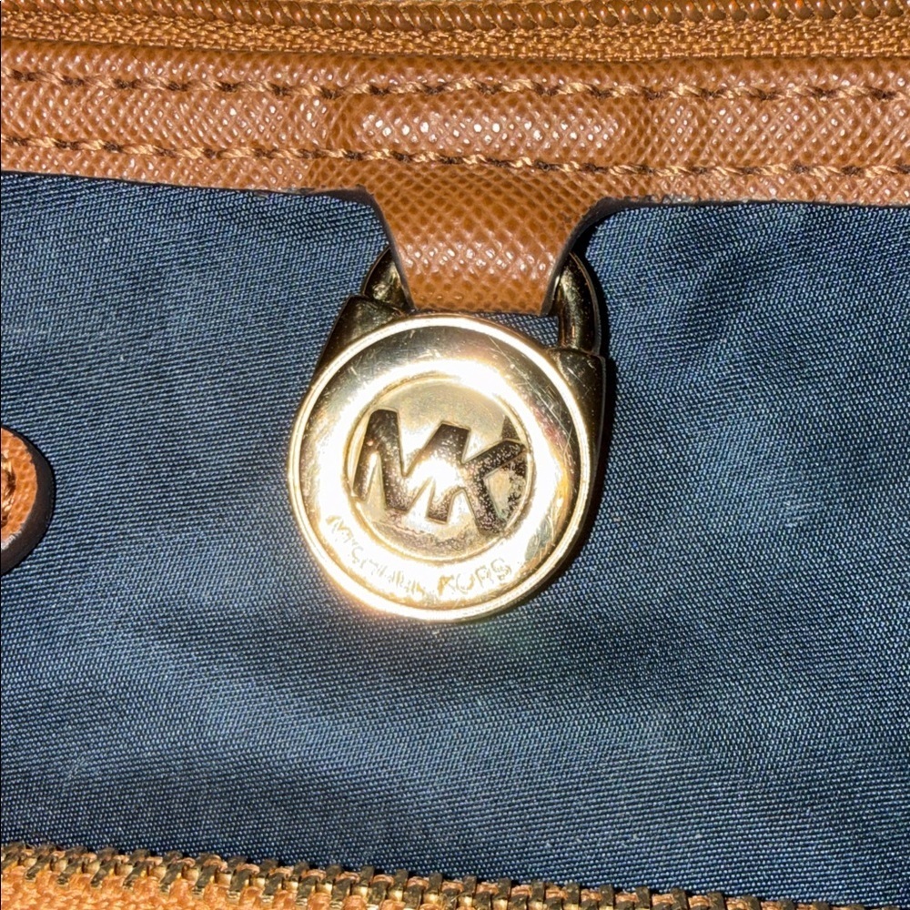 Michael Kors blue & tan nylon & leather crossbody compact travel pockets purse - Picture 13 of 13